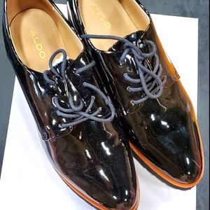 Platform pointy toe Black Patent Oxford
